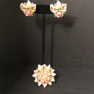 ⭐️5/$25 Vintage Earring and pendant set